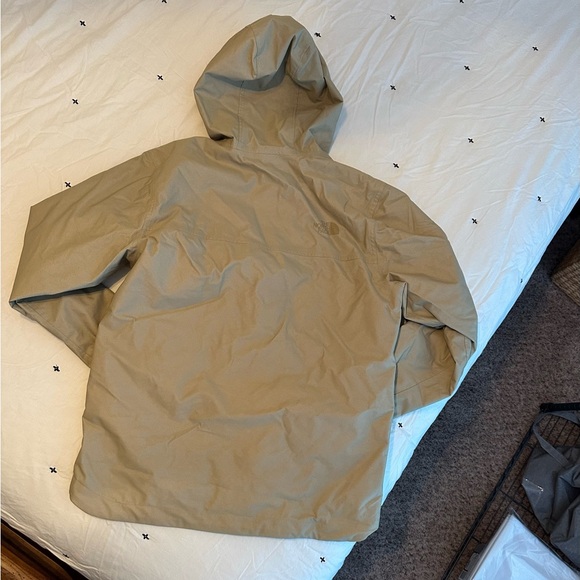 Men's Tan Northface waterproof Hooded rain Jacket - Picture 2 of 4